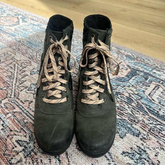 Sorel Lexi Wedge Boot Olive Green and Black Quilted Leather Ankle Boots Size 8 - Picture 5 of 10